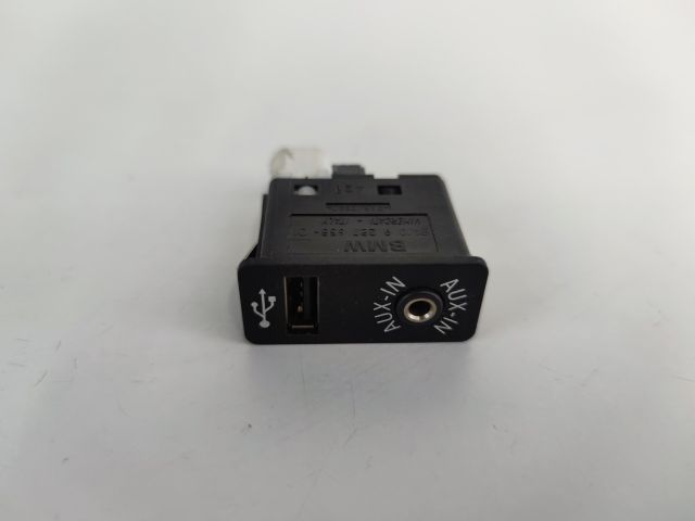 bontott BMW 1 USB Aljzat