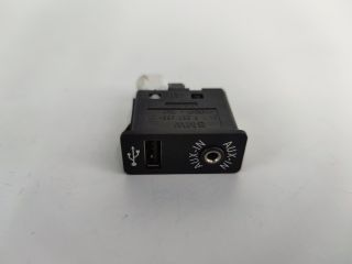 bontott BMW 1 USB Aljzat