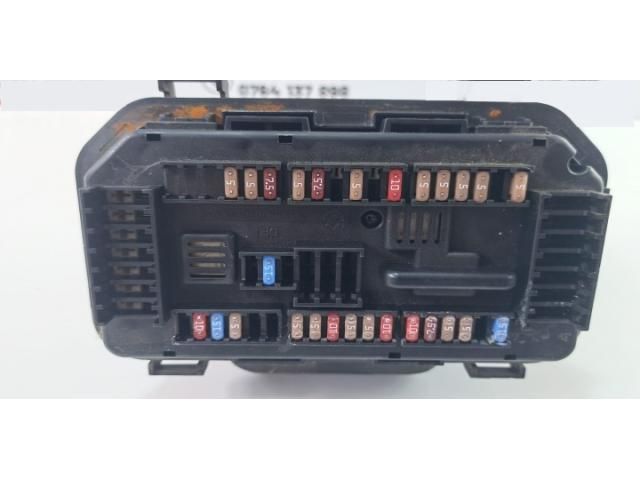 bontott BMW 2 Biztosítéktábla Utastér