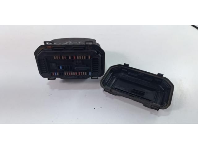 bontott BMW 2 Biztosítéktábla Utastér