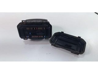 bontott BMW 2 Biztosítéktábla Utastér