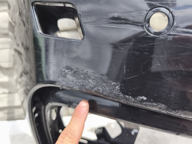 bontott BMW 2 Első Lökhárító (Részeivel)