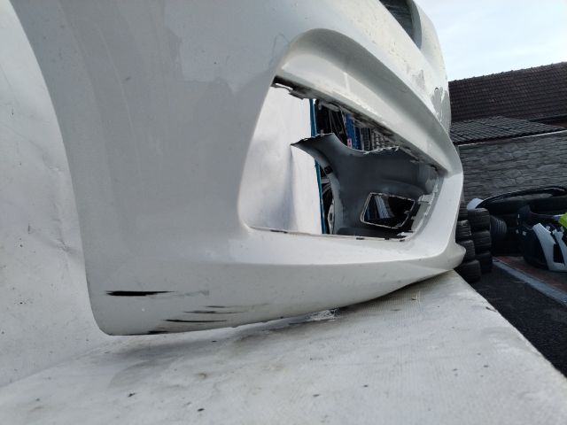 bontott BMW 2 Első Lökhárító (Üresen)