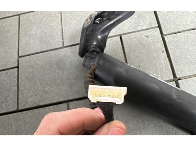 bontott BMW 2 Gázrugós Kitámasztó Teleszkóp Csomagtérajtó Bal