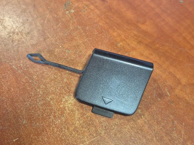 bontott BMW 2 Hátsó Vonószem Burkolat