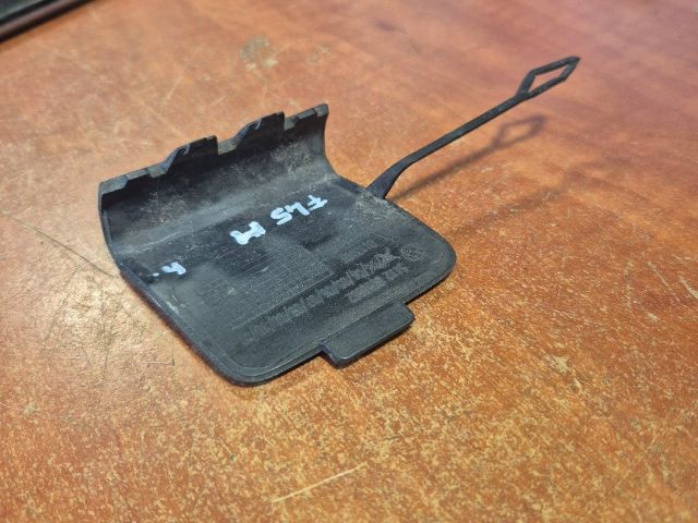 bontott BMW 2 Hátsó Vonószem Burkolat