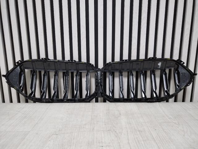 bontott BMW 2 Hűtőrács