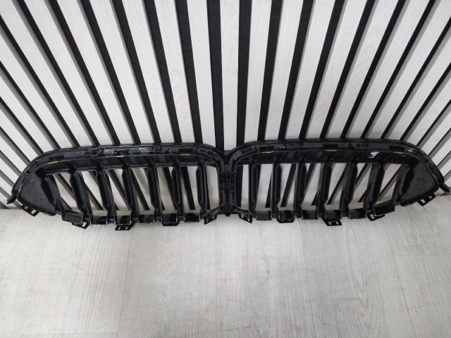 bontott BMW 2 Hűtőrács