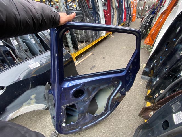 bontott BMW 2 Jobb hátsó Ajtó (Üres lemez)