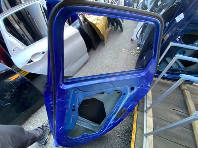 bontott BMW 2 Jobb hátsó Ajtó (Üres lemez)