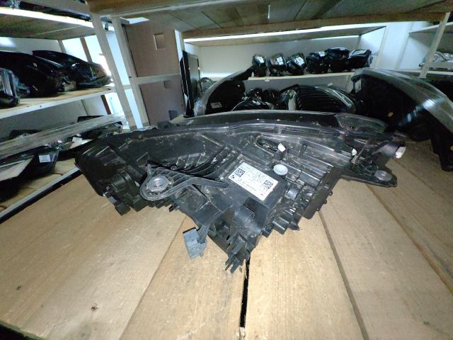 bontott BMW 2 Jobb Ledes Fényszóró