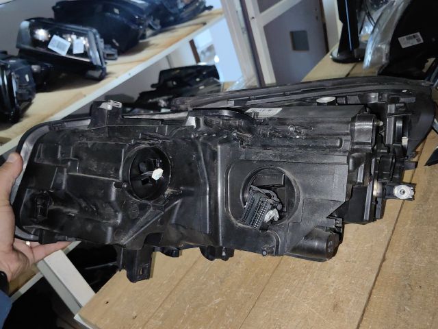 bontott BMW 2 Jobb Ledes Fényszóró