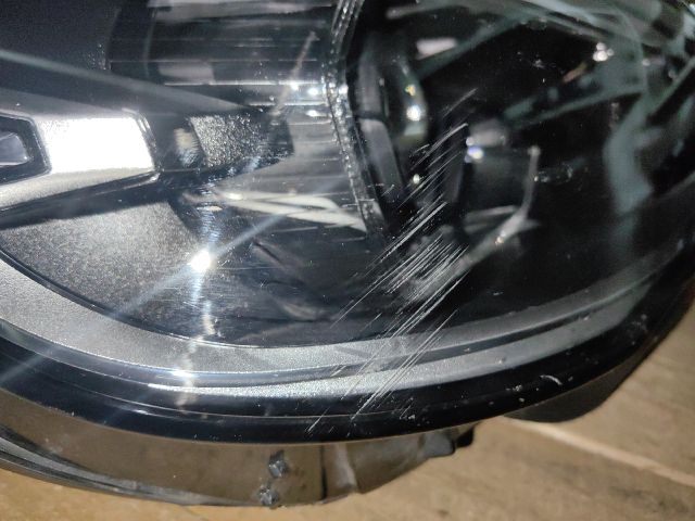 bontott BMW 2 Jobb Ledes Fényszóró