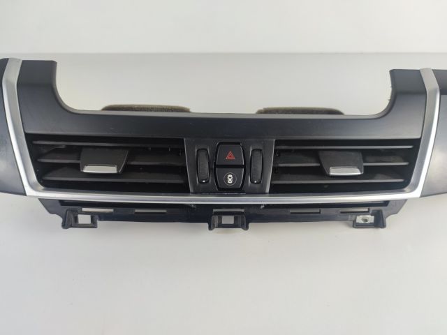 bontott BMW 2 Középső Szellőző