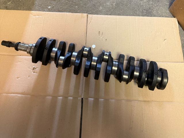 bontott BMW 3 E30 Főtengely (Magában)