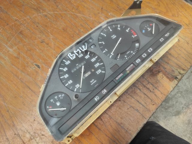 bontott BMW 3 E30 Kilométeróra