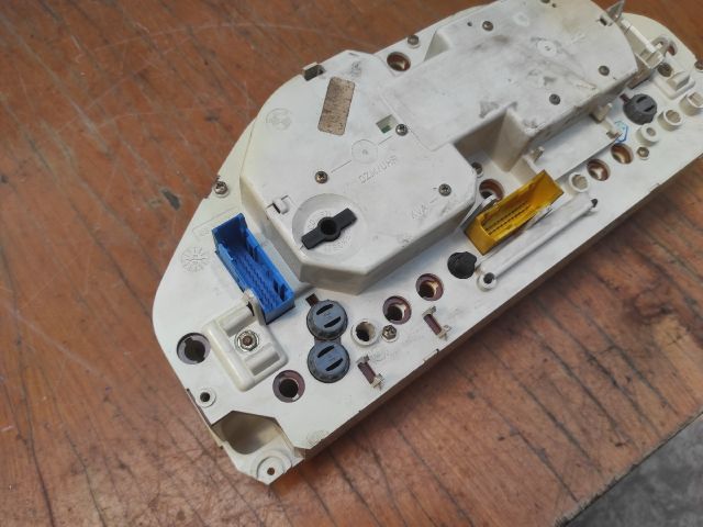 bontott BMW 3 E30 Kilométeróra