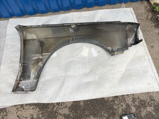 bontott BMW 3 E30 Bal első Sárvédő