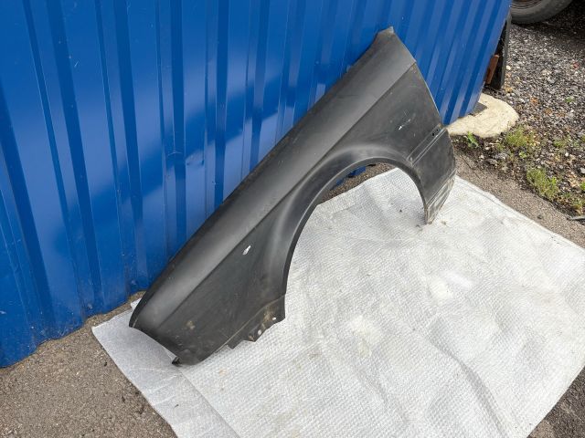 bontott BMW 3 E30 Bal első Sárvédő