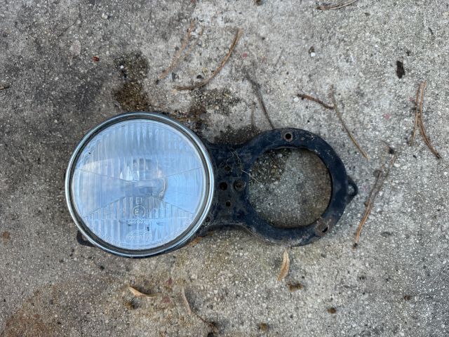 bontott BMW 3 E30 Bal Fényszóró