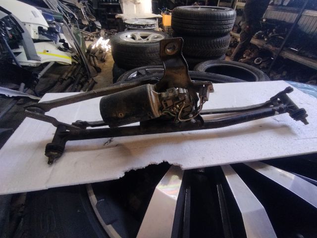 bontott BMW 3 E30 Első Ablaktörlő Szerkezet Motorral