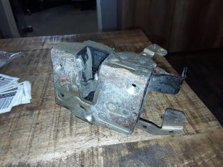 bontott BMW 3 E30 Jobb első Ajtózár