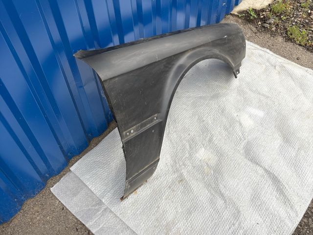 bontott BMW 3 E30 Jobb első Sárvédő