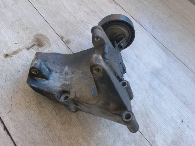 bontott BMW 3 E36 Generátor Tartó Bak