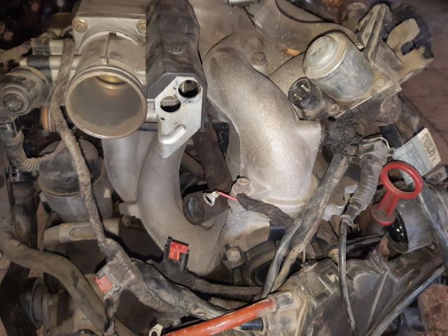 bontott BMW 3 E36 Motor (Fűzött blokk hengerfejjel)