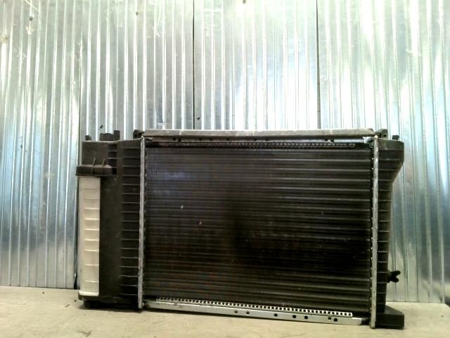 bontott BMW 3 E36 Vízhűtő Radiátor (Nem klímás)