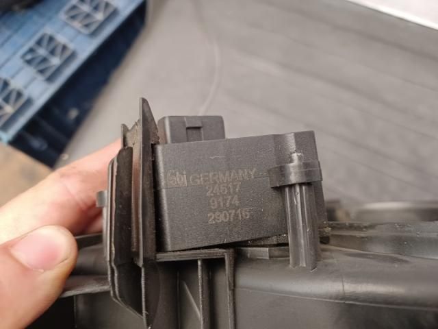 bontott BMW 3 E36 Klímahűtő Ventilátor