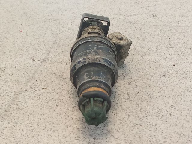 bontott BMW 3 E36 Porlasztó (1 db)