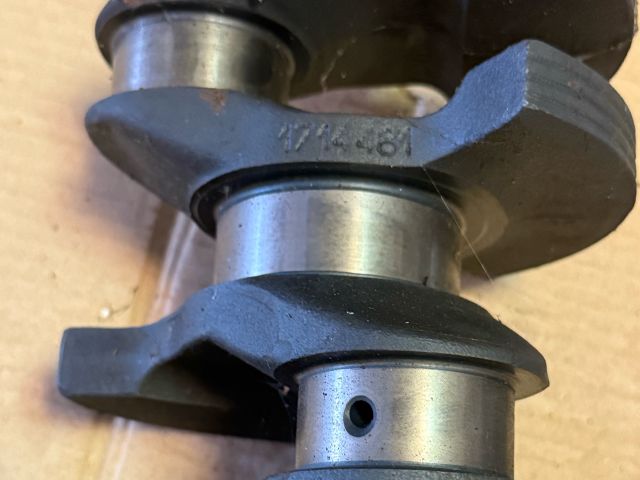 bontott BMW 3 E36 Főtengely (Magában)