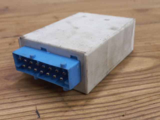 bontott BMW 3 E36 Ablaktörlő Relé