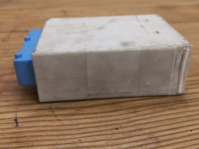 bontott BMW 3 E36 Ablaktörlő Relé