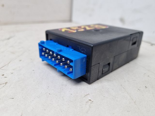 bontott BMW 3 E36 Ablaktörlő Relé