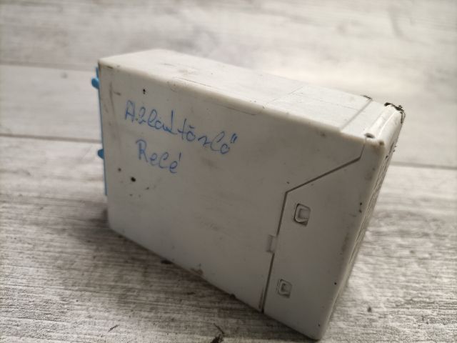 bontott BMW 3 E36 Ablaktörlő Relé