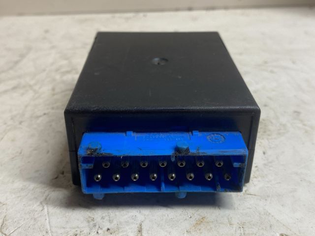 bontott BMW 3 E36 Ablaktörlő Relé