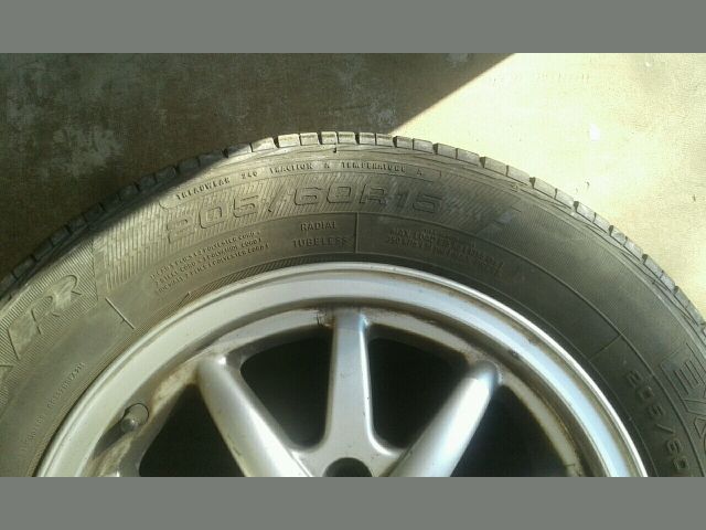 bontott BMW 3 E36 Alufelni Szett Gumival