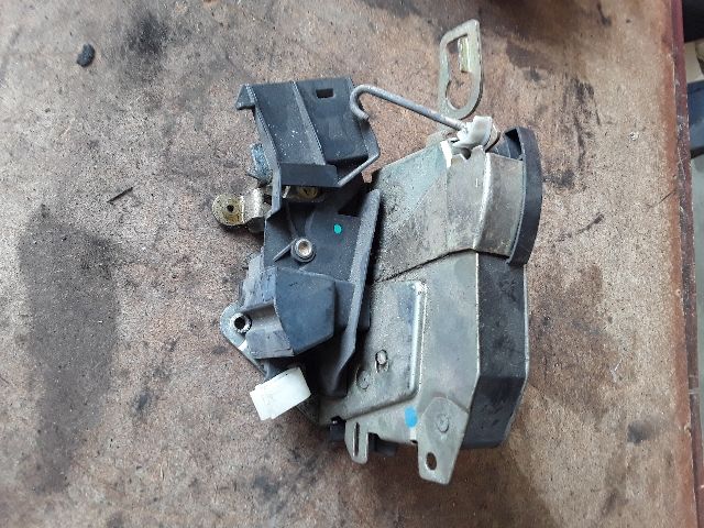 bontott BMW 3 E36 Bal első Ajtózár