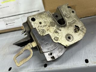 bontott BMW 3 E36 Bal első Ajtózár