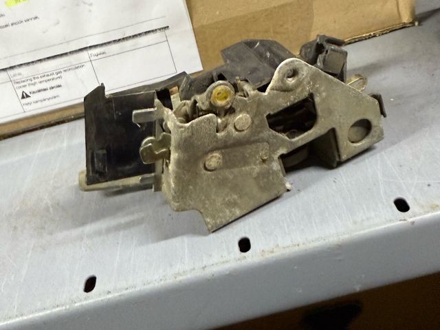 bontott BMW 3 E36 Bal első Ajtózár