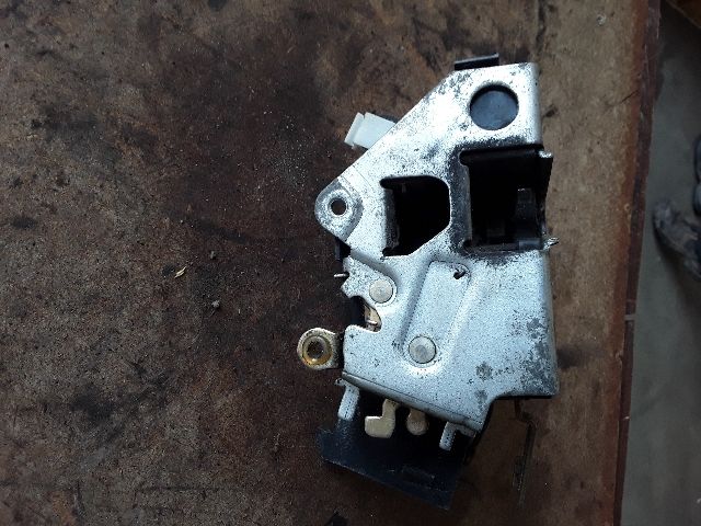 bontott BMW 3 E36 Bal első Ajtózár