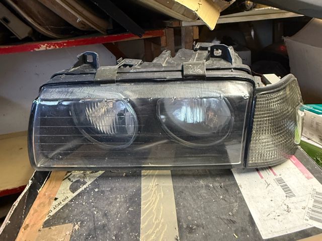 bontott BMW 3 E36 Bal Fényszóró