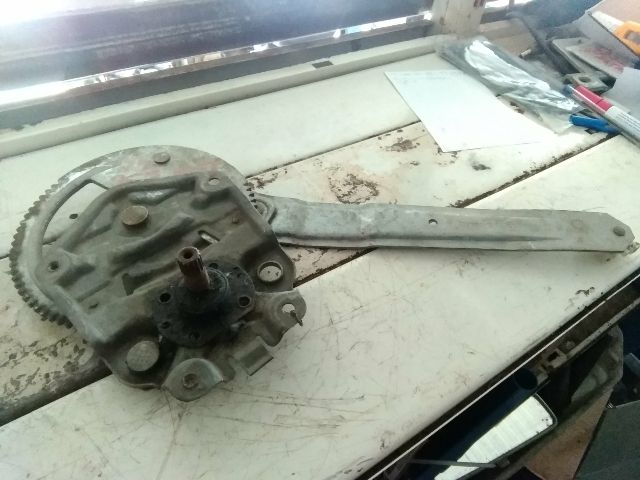 bontott BMW 3 E36 Bal hátsó Ablakemelő Szerkezet (Mechanikus)