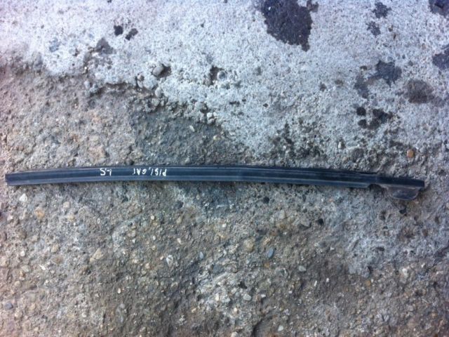 bontott BMW 3 E36 Bal hátsó Vízlehúzó Gumicsík