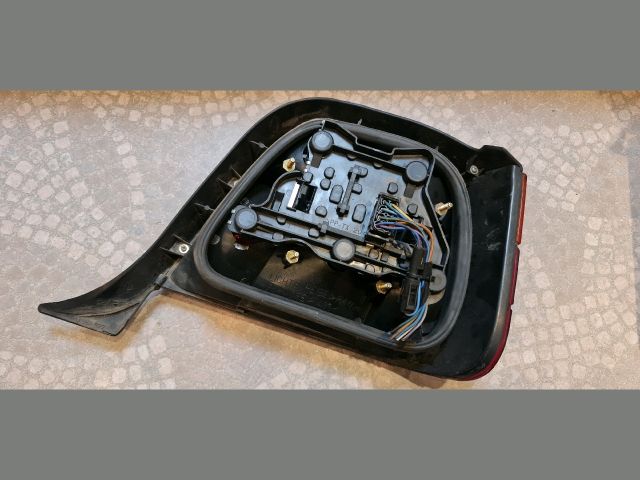 bontott BMW 3 E36 Bal Külső Hátsó Lámpa