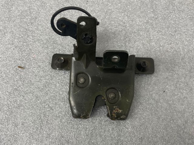 bontott BMW 3 E36 Csomagtérajtó Zárszerkezet