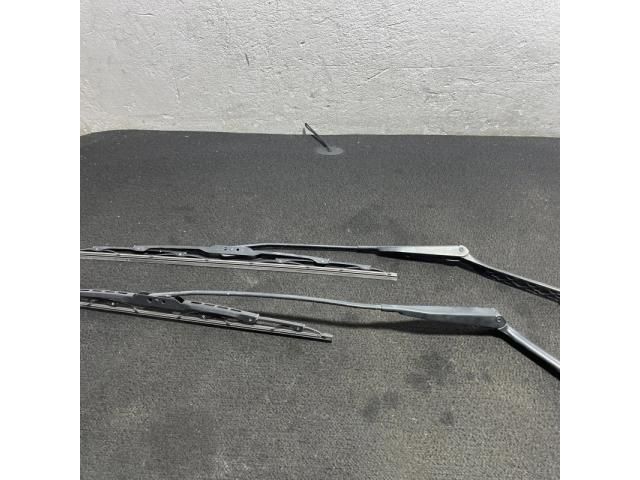 bontott BMW 3 E36 Első Ablaktörlő Kar