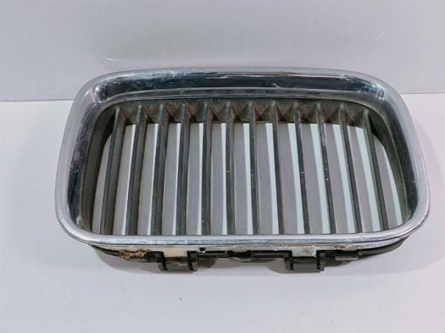 bontott BMW 3 E36 Hűtőrács